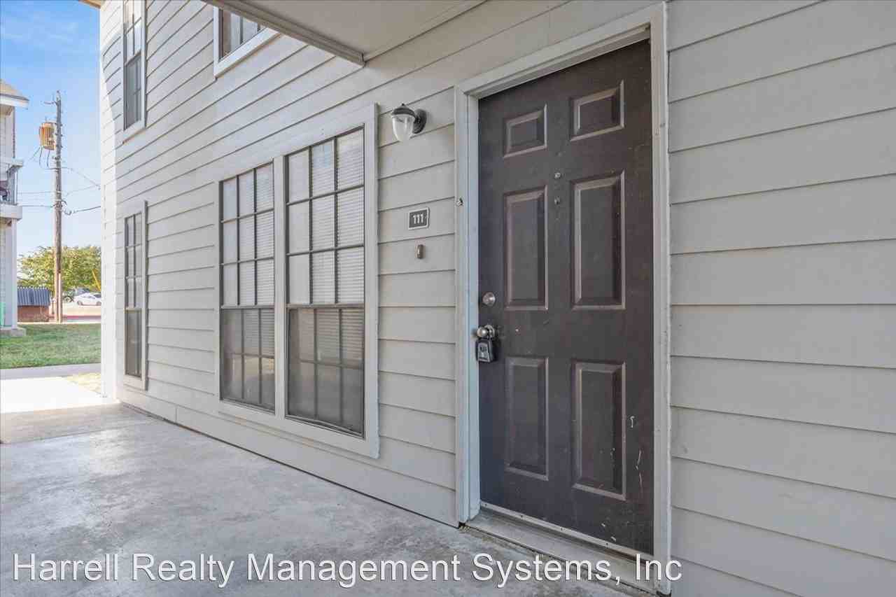 225 Londonderry Dr #105