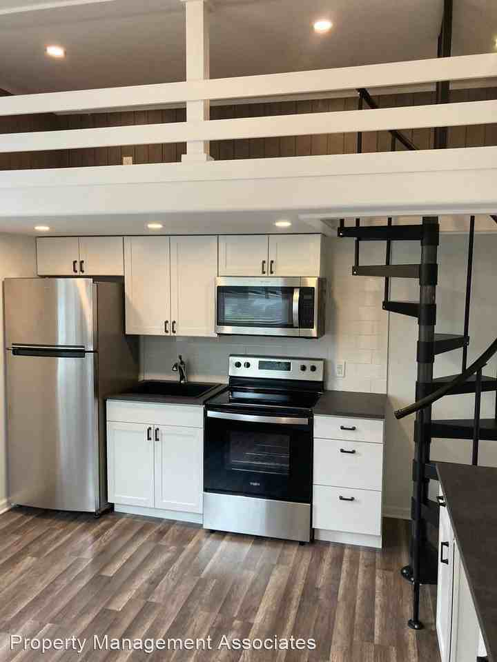 1319 Montgomery Ave - Photo 2 of 7