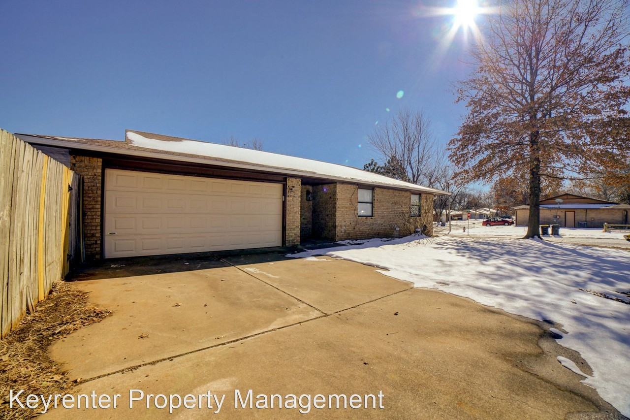 13341 S Hickory St - Photo 2 of 27