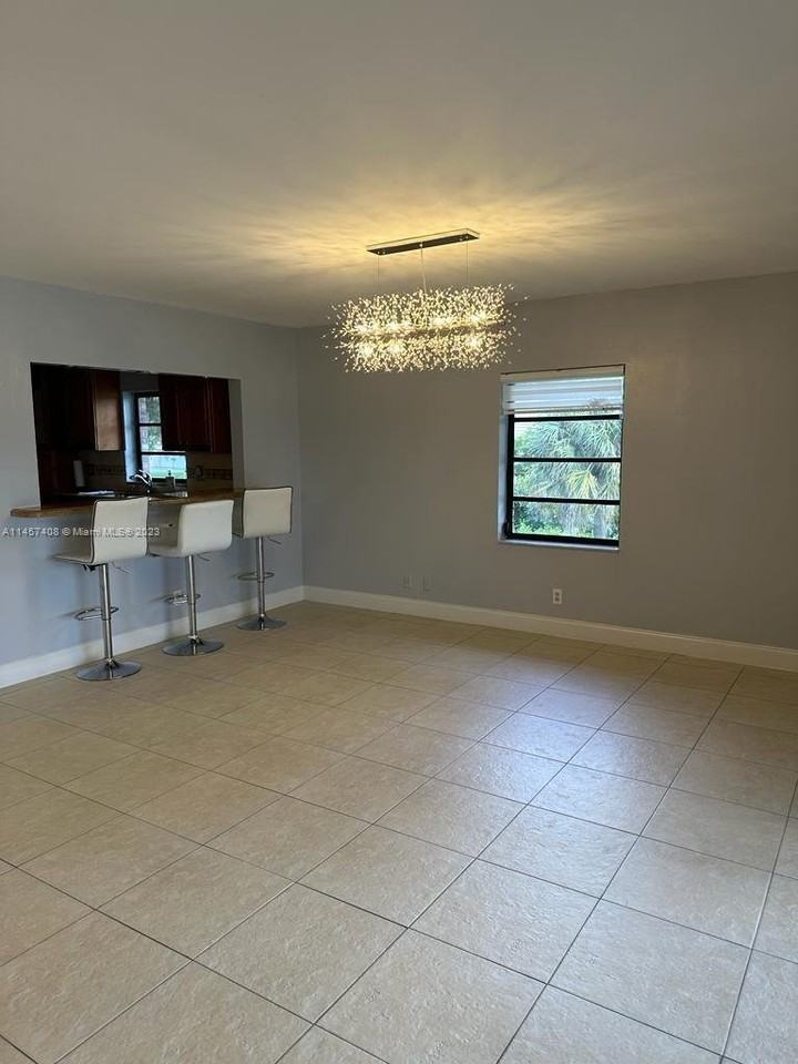 401 Nw 127th Ave #7 - Photo 3 of 8