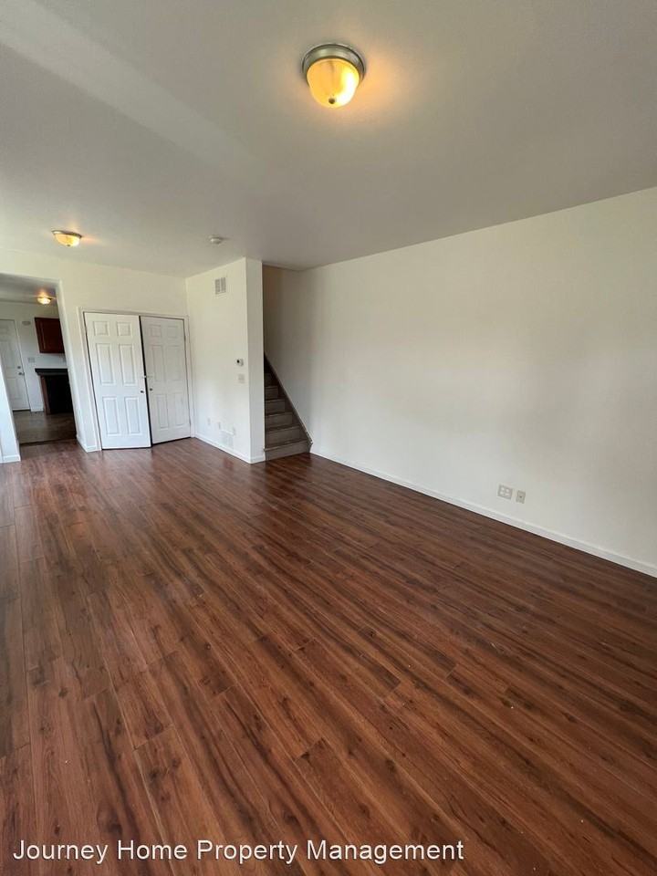 453 E Susquehanna St - Photo 3 of 8