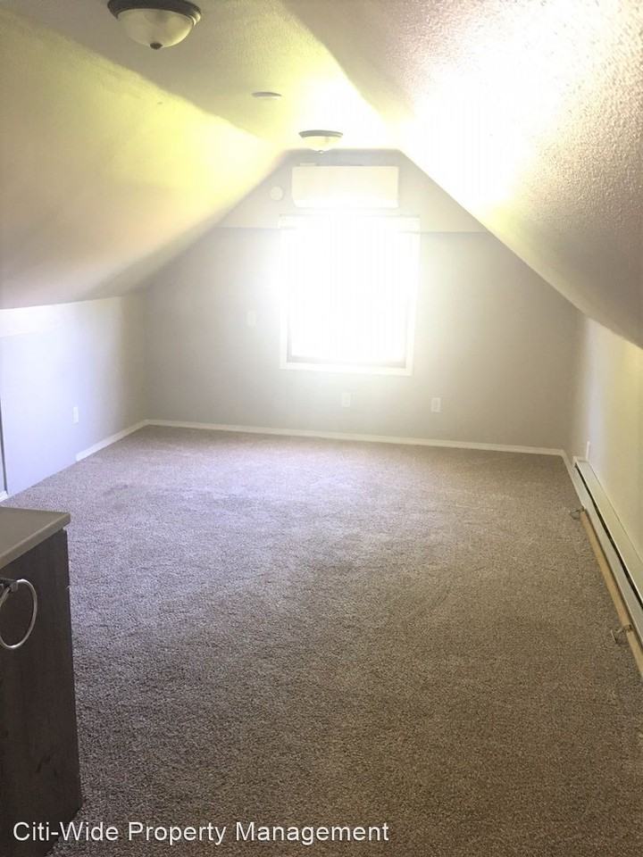 624 S Maple - Photo 3 of 4