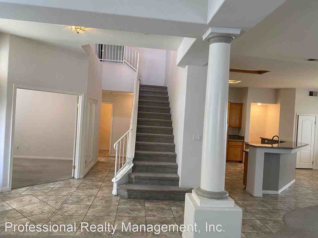 12710 Crystal Cove Ave - Photo 3 of 10