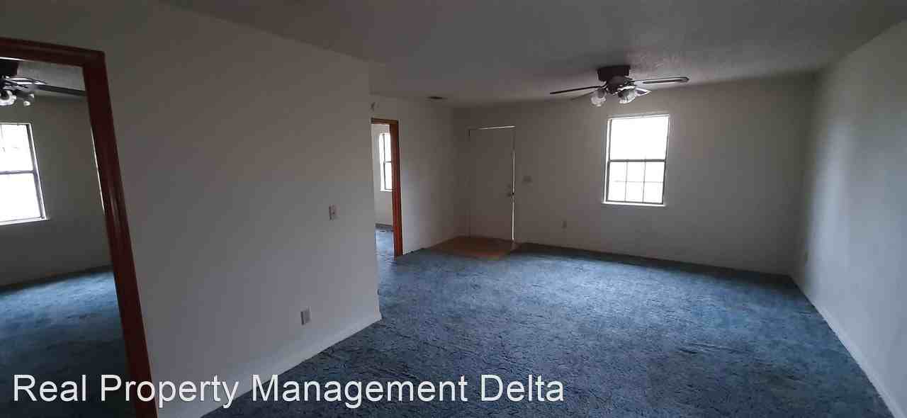 636 N Van Buren St - Photo 3 of 12