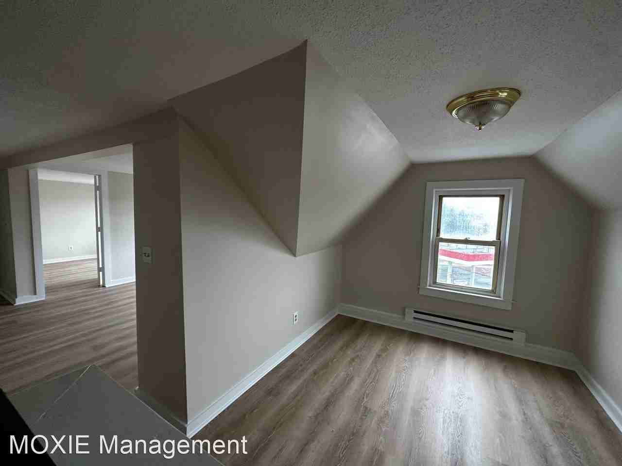 537 Bank St - Photo 3 of 11