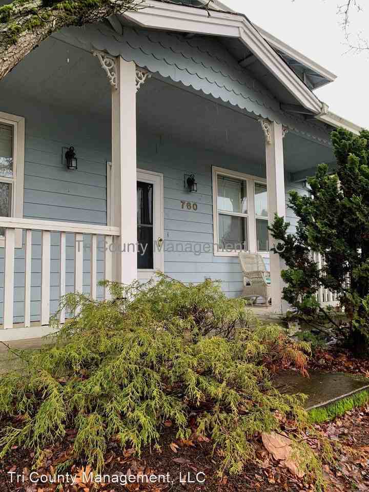 760 Ne Pacific Dr - Photo 2 of 16