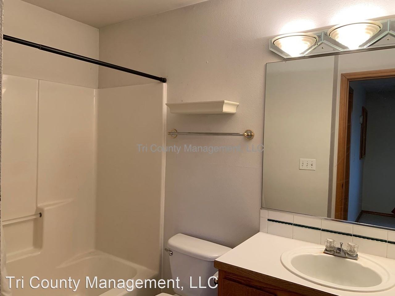 760 Ne Pacific Dr - Photo 3 of 16