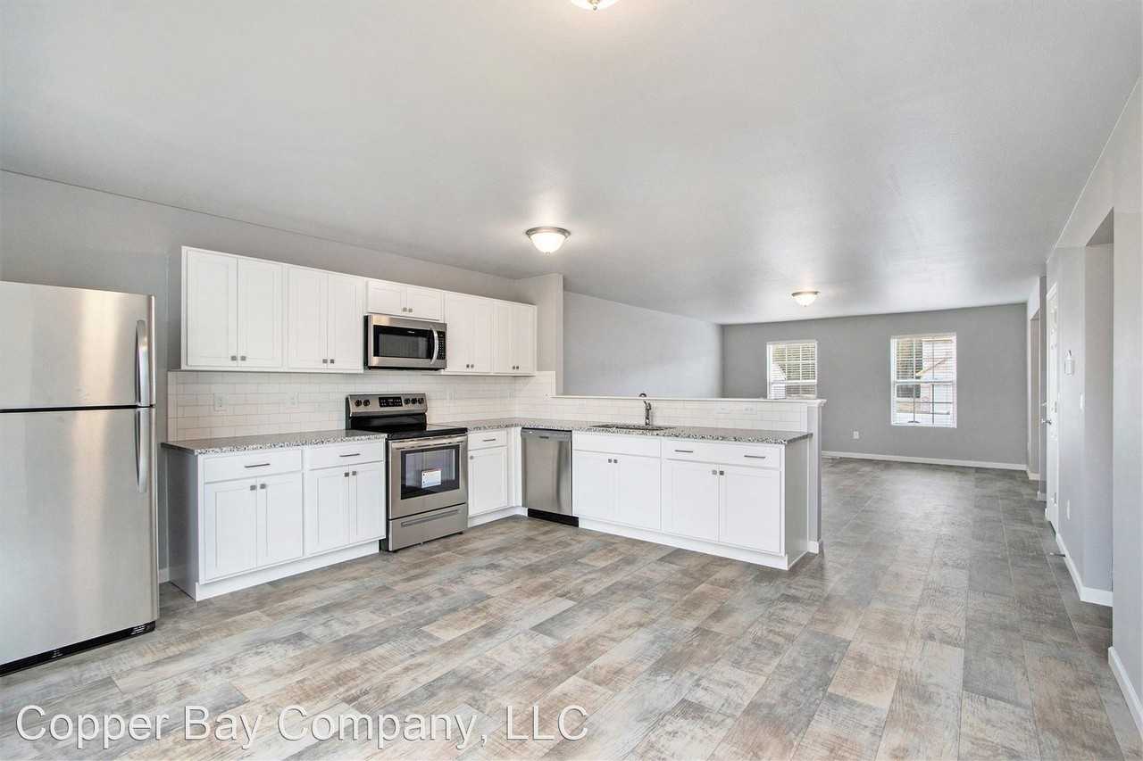 1108 River Oaks Dr - Photo 2 of 16