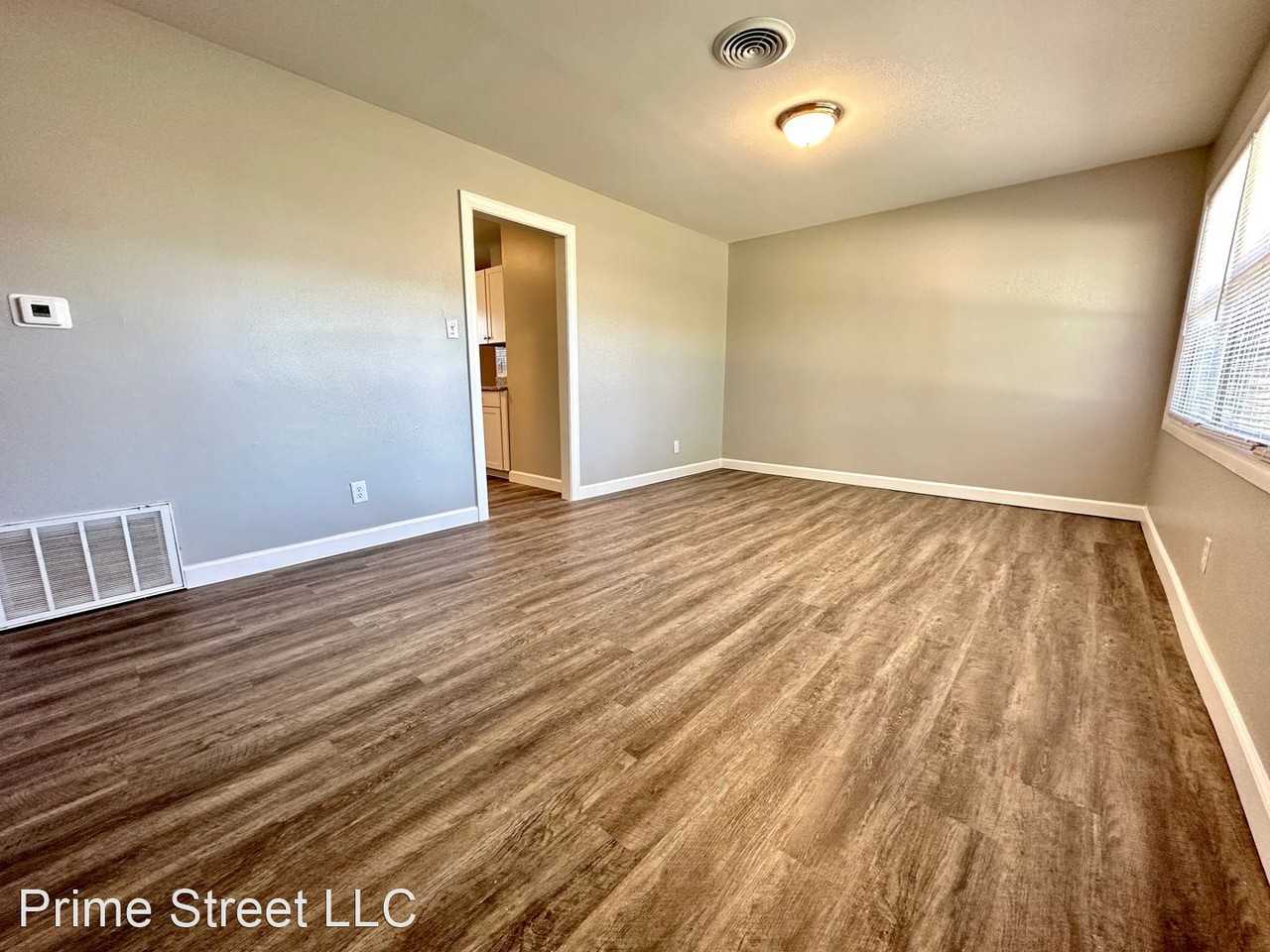 2633 Midvale St - Photo 2 of 19