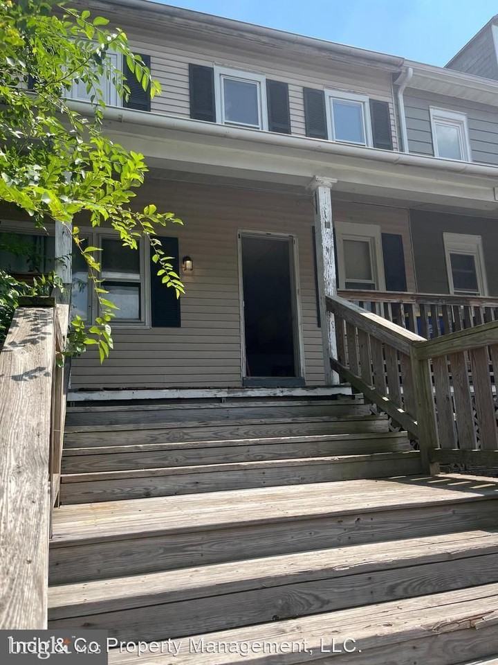 131 S 2nd St - Photo 3 of 4