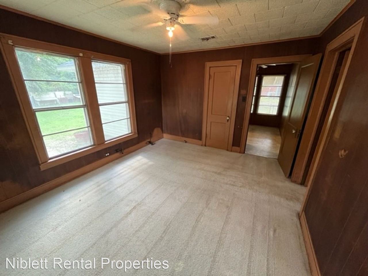 703 W 9th St - Photo 3 of 11