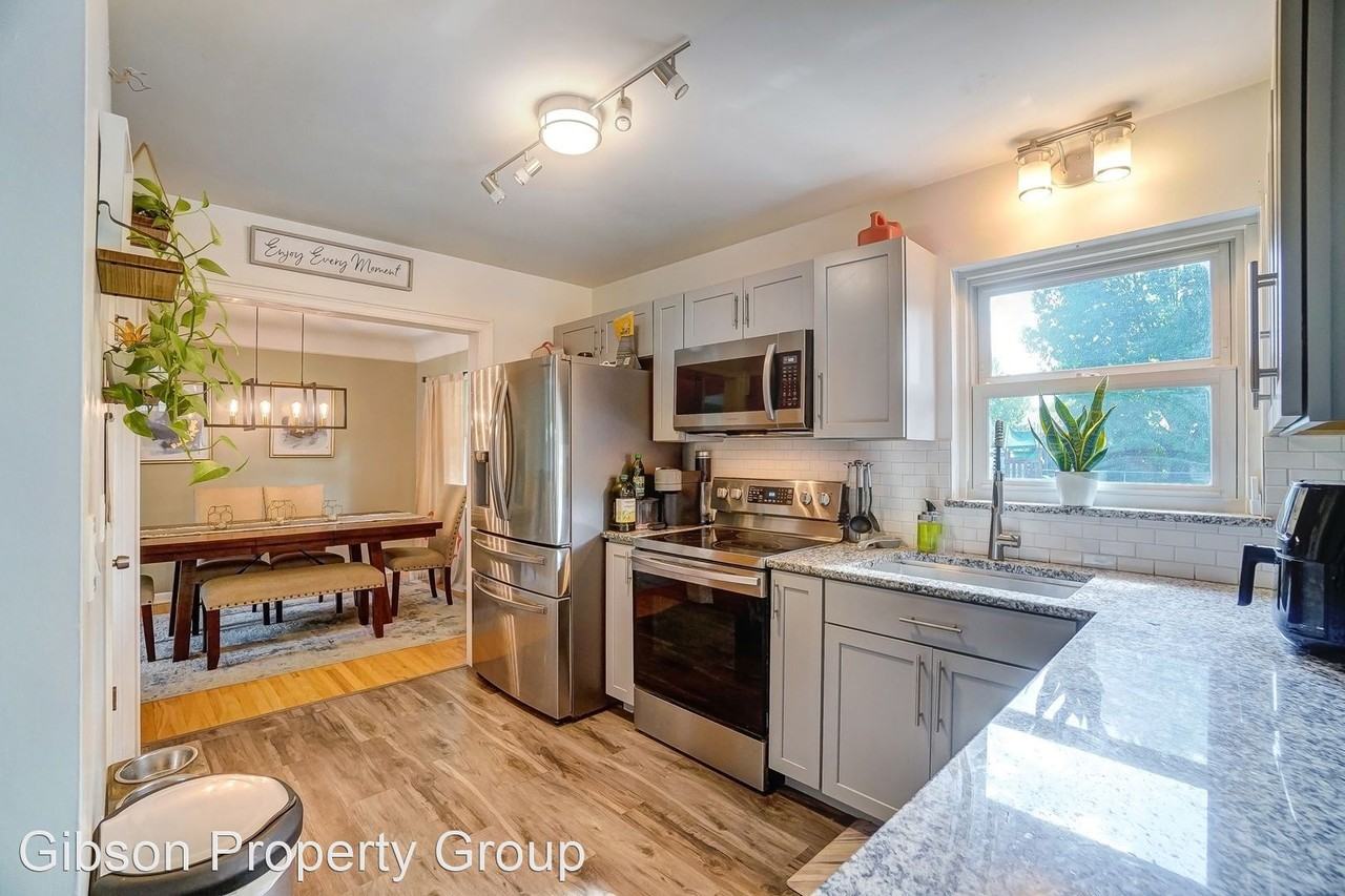 1886 Kingsway Ct - Photo 2 of 50