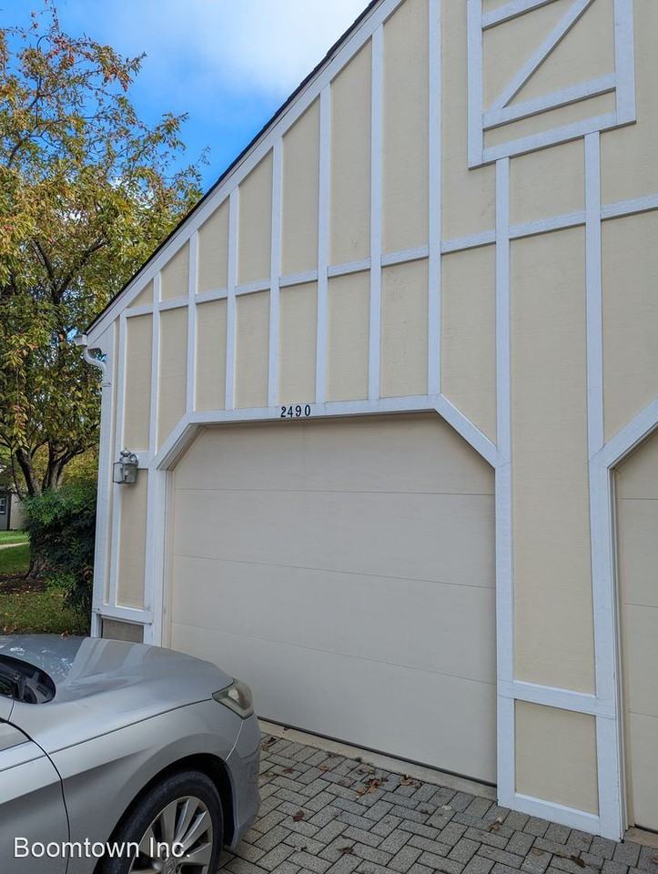 2490 Bear Den Rd - Photo 3 of 33