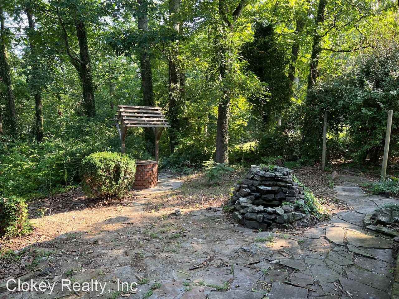108 Montcrest Pt - Photo 2 of 18