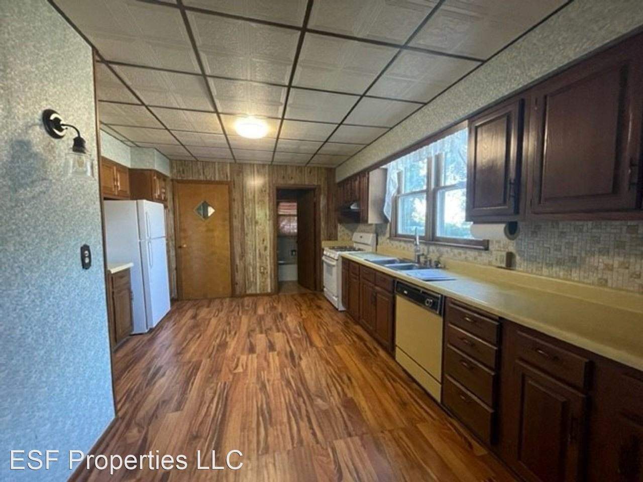 103 Perry St - Photo 2 of 3