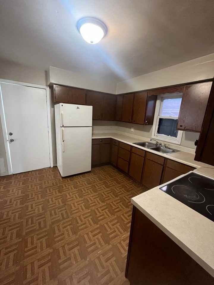 617 N 15th St - Photo 2 of 8