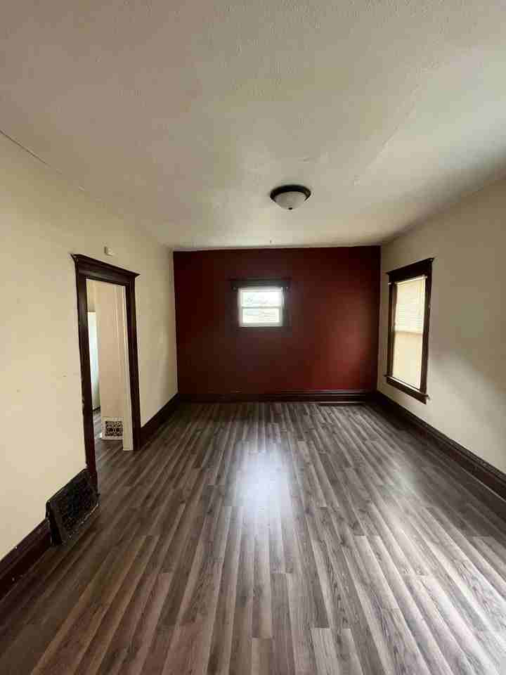 606 N 9th St - Photo 2 of 7
