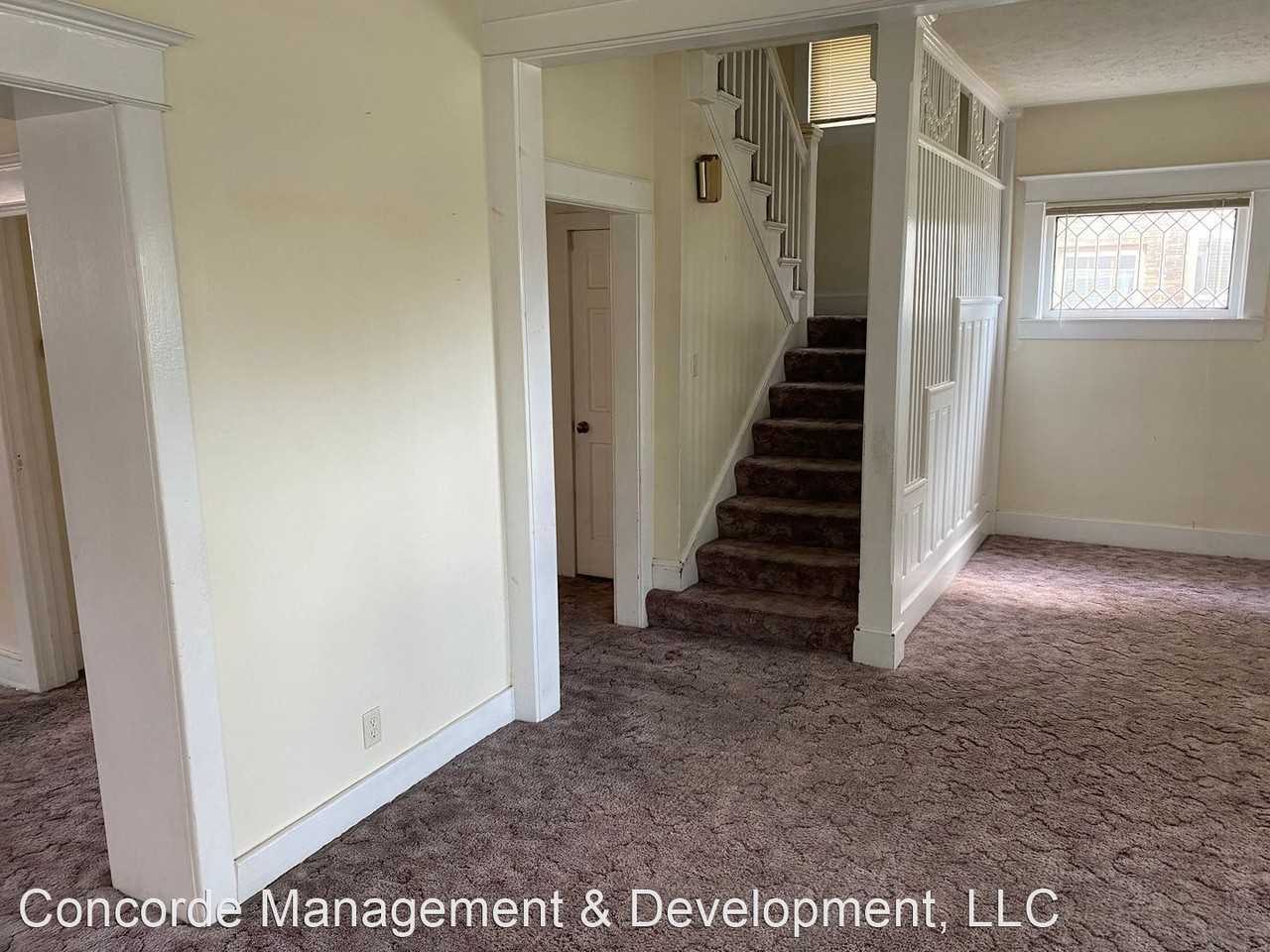 724 S 11th St - Photo 3 of 13