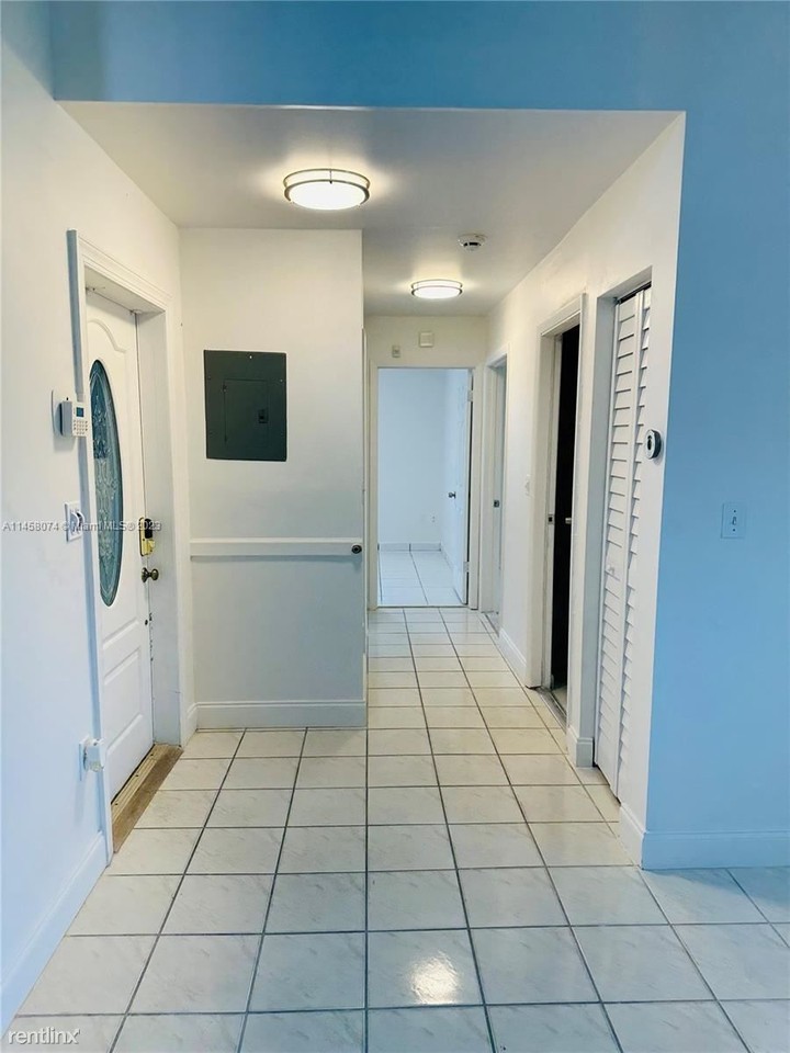 20964 Grouper Dr - Photo 3 of 9