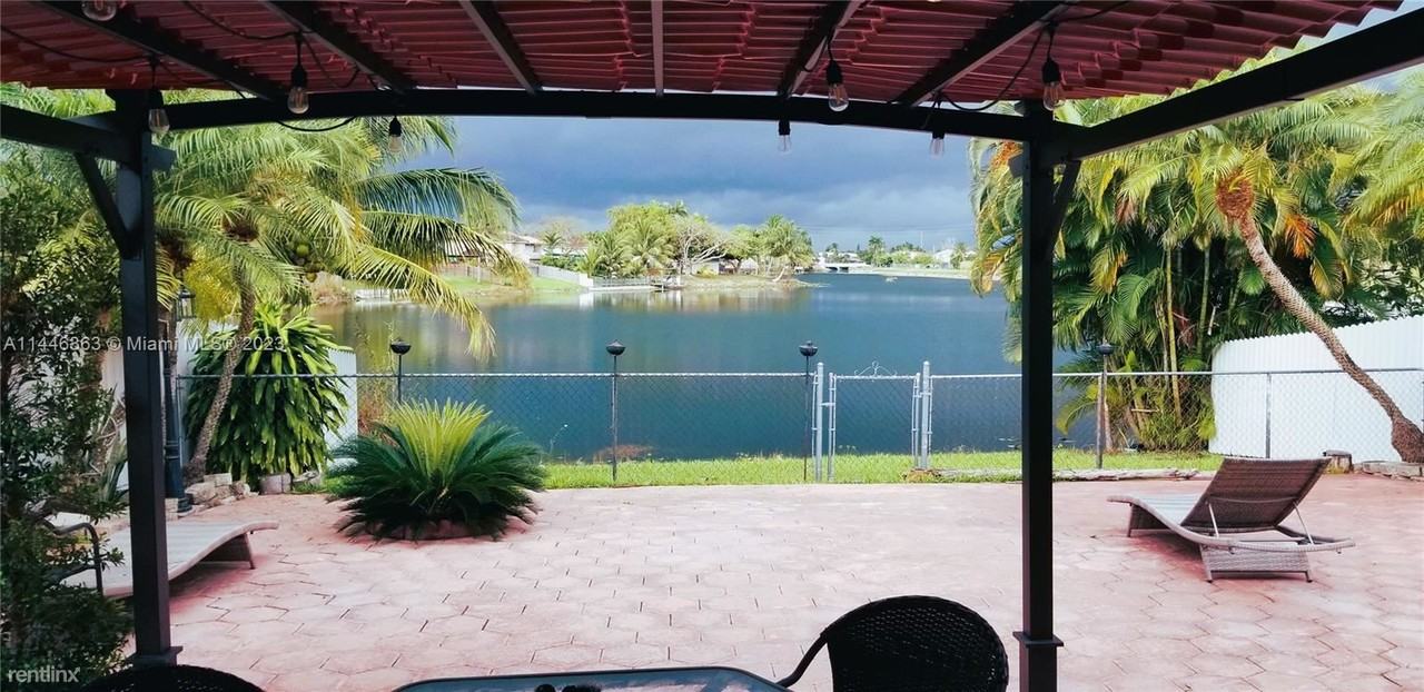 14033 Sw 166th St - Photo 2 of 10