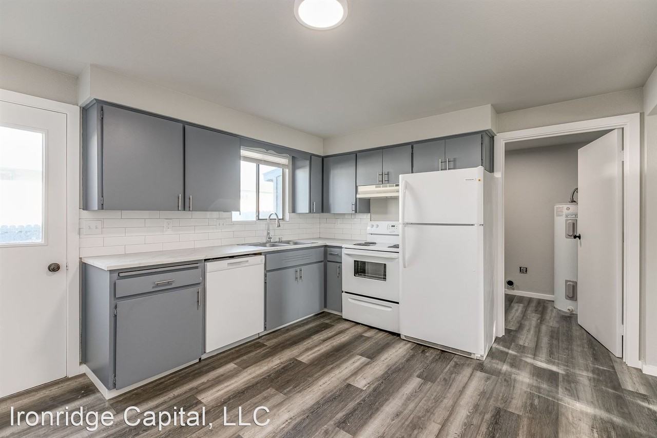 New Renovation SPECIAL: $1200 in Savings + $99 Deposit!* 2 Bed/1.5 Bath Units, Central Kennewick - Fenced Back Yard - Photo 2 of 4