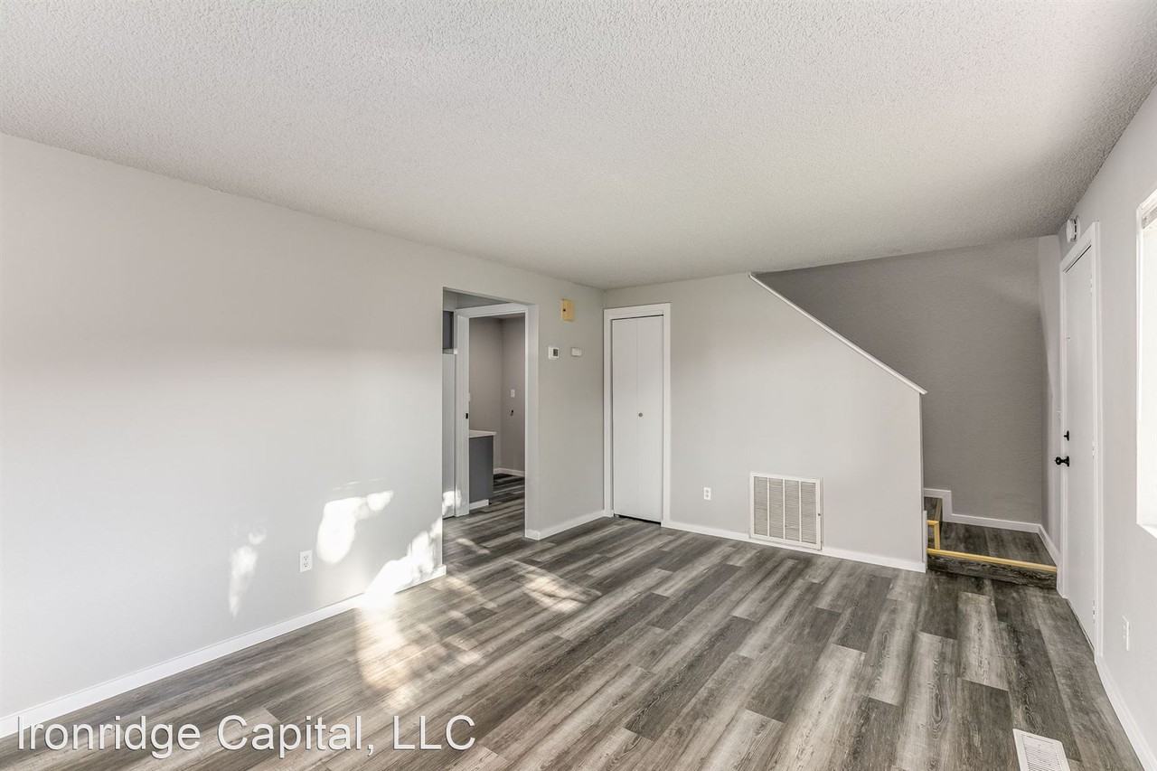 New Renovation SPECIAL: $1200 in Savings + $99 Deposit!* 2 Bed/1.5 Bath Units, Central Kennewick - Fenced Back Yard - Photo 3 of 4