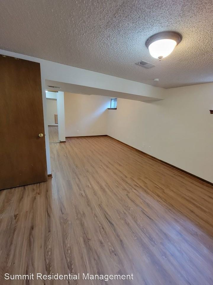 18201 E 25th Ter S - Photo 2 of 12