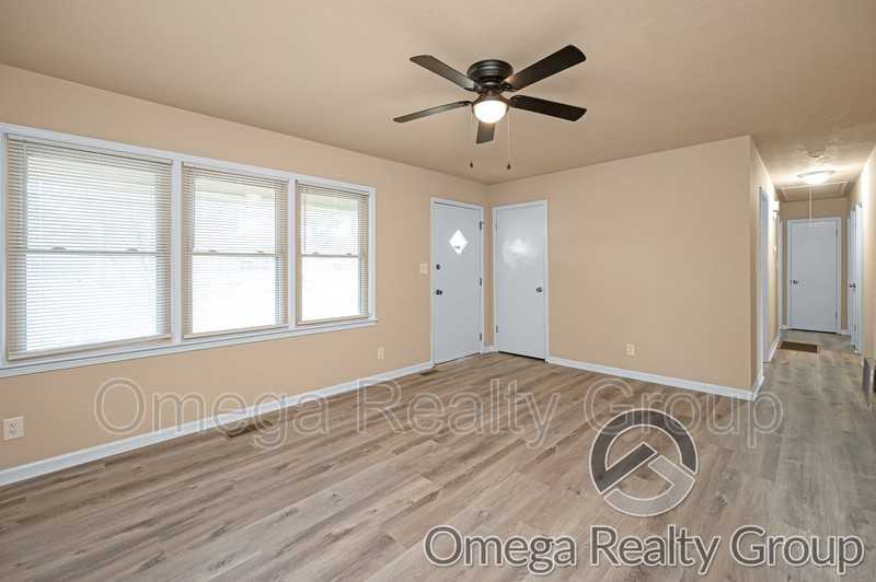 713 Pinecrest Ave - Photo 5 of 32