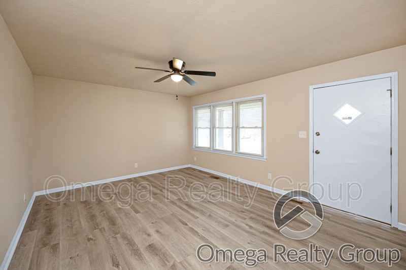 713 Pinecrest Ave - Photo 6 of 32