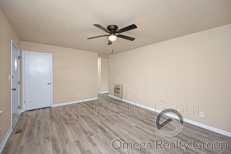 713 Pinecrest Ave - Photo 7 of 32