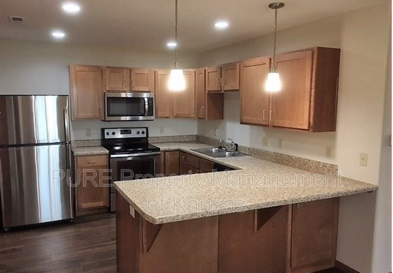 222 S First St - Photo 2 of 10