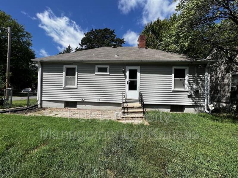 1246 Sw High Ave - Photo 2 of 19