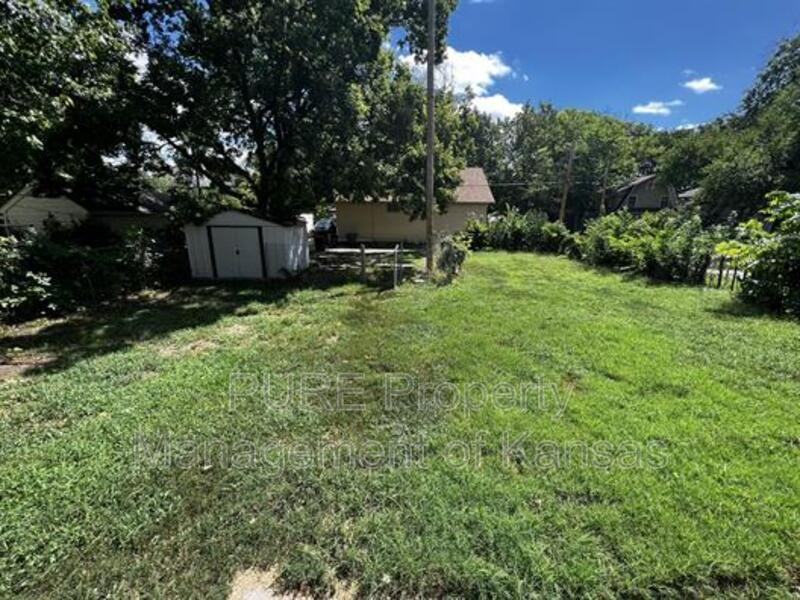 1246 Sw High Ave - Photo 3 of 19