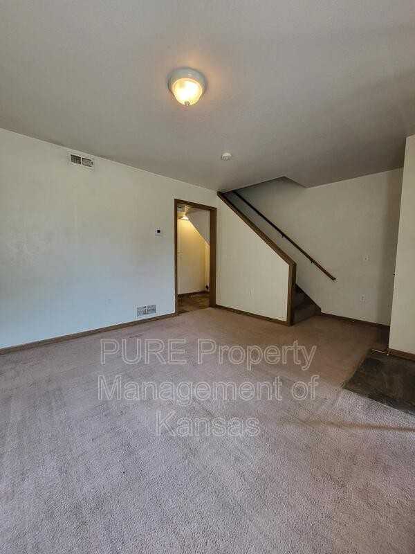 1176 Sw Buchanan St - Photo 2 of 5