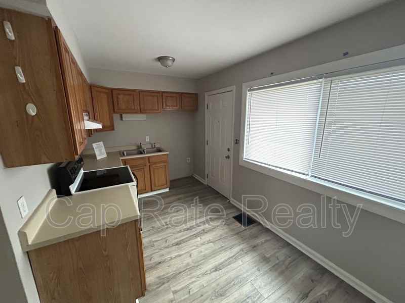 2992 E Moreland Dr - Photo 2 of 20