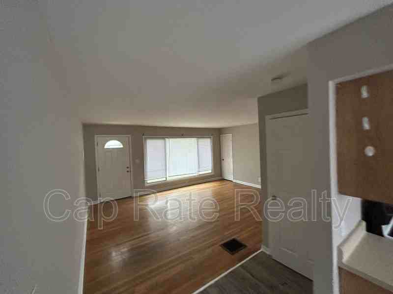 2992 E Moreland Dr - Photo 4 of 20