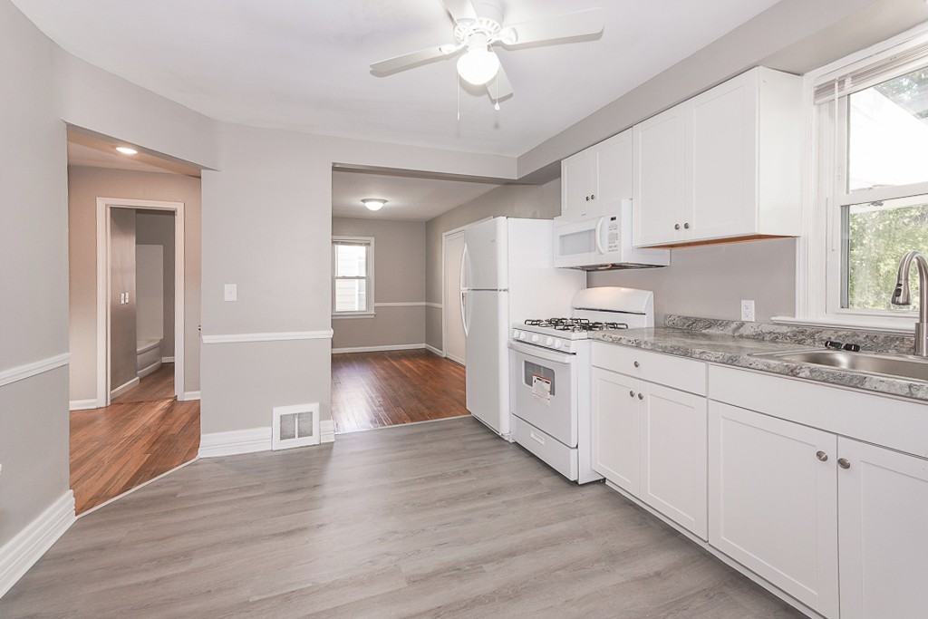 32610 Willowick Dr - Photo 3 of 28