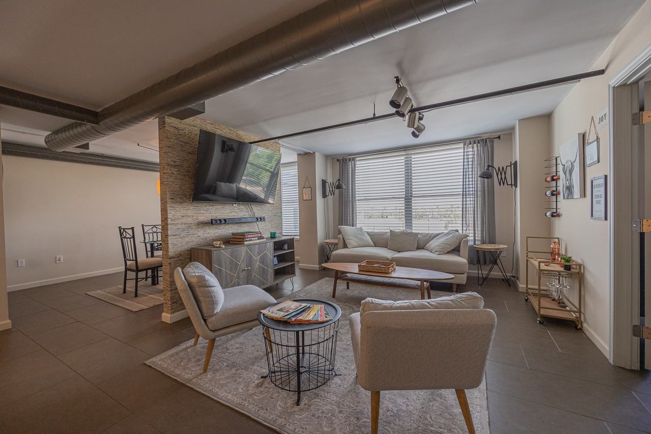 535 W Thomas Rd #513 - Photo 2 of 22