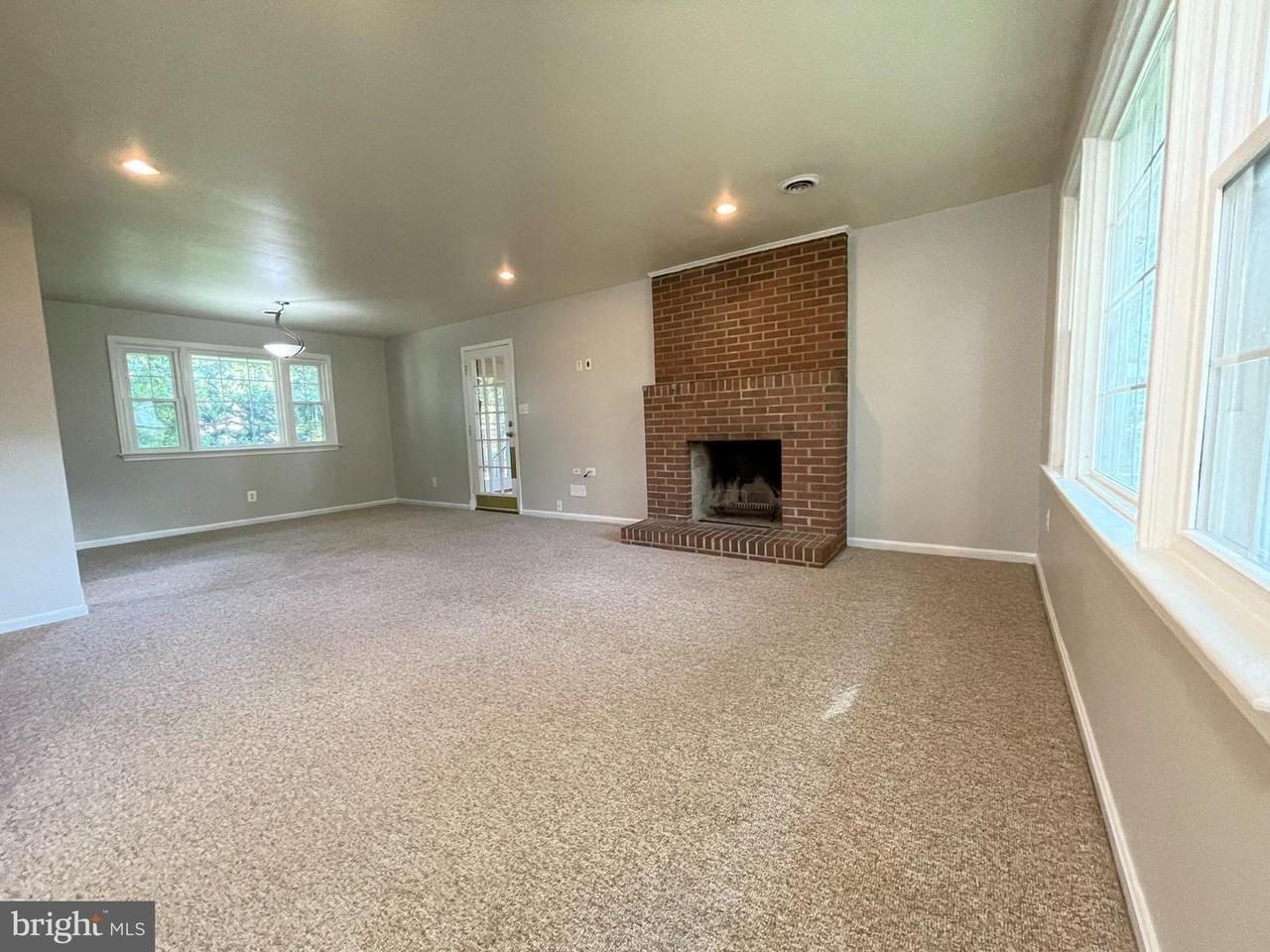 1007 Conway Rd - Photo 3 of 10