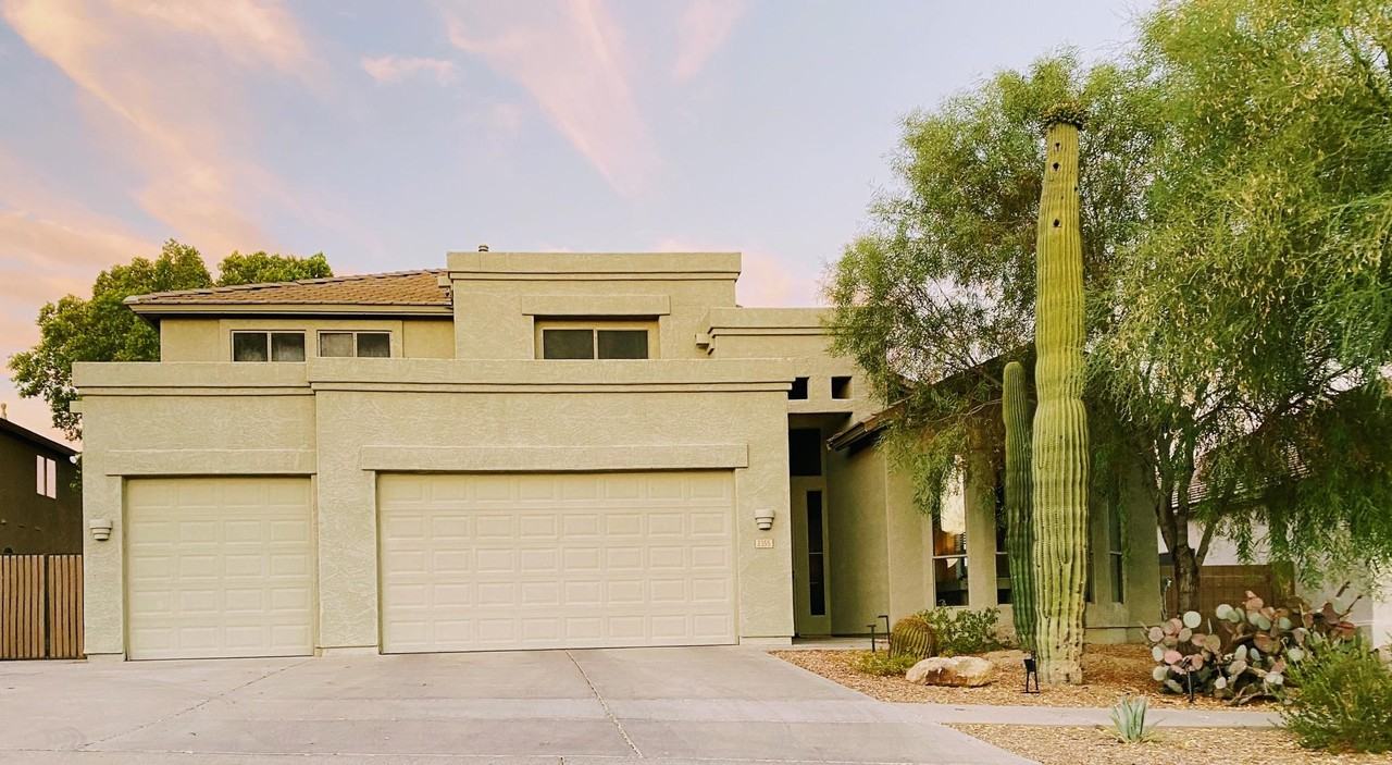 2355 N Travis Cir - Photo 2 of 32