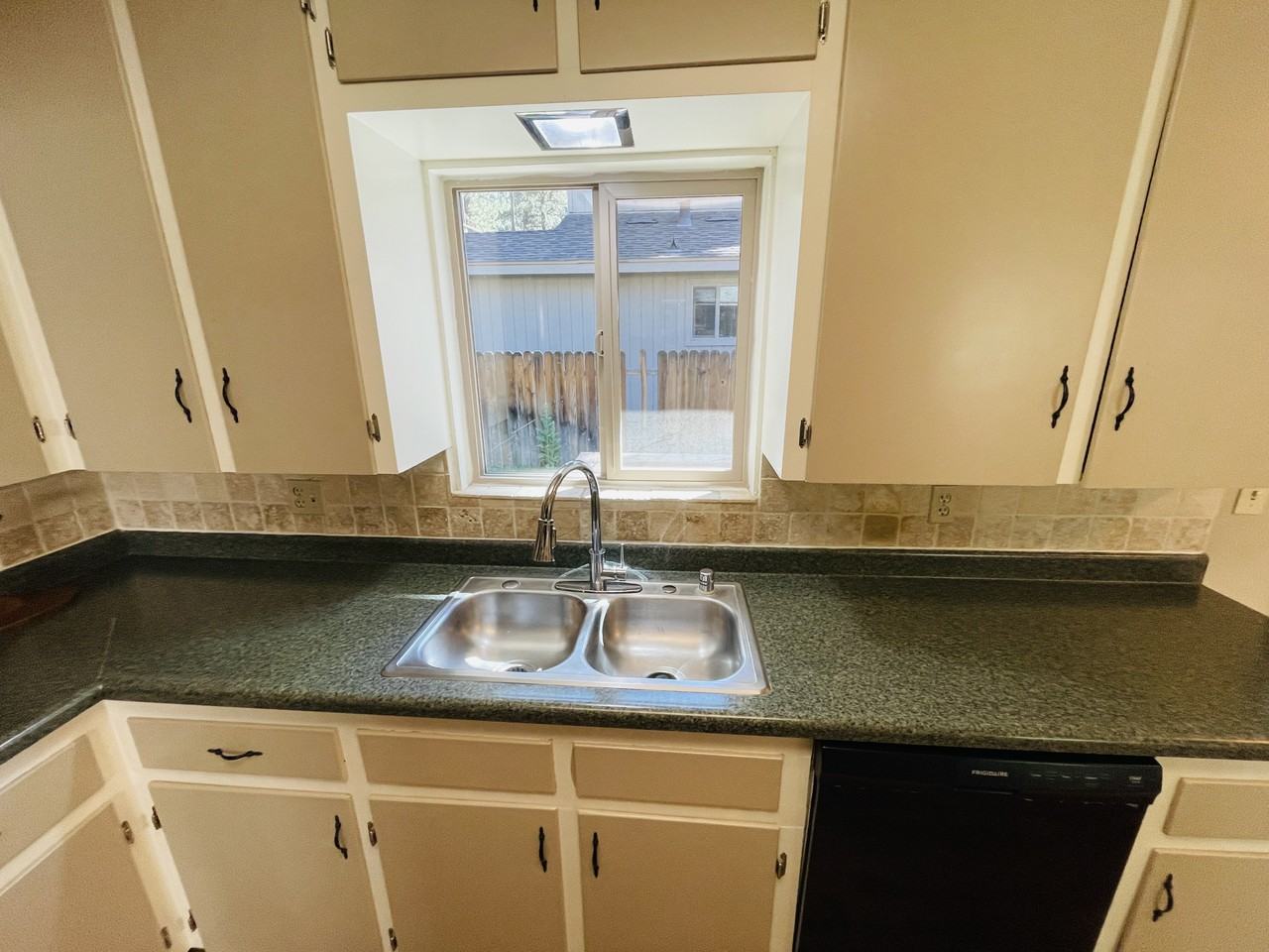 3333 Marlette Cir - Photo 6 of 32