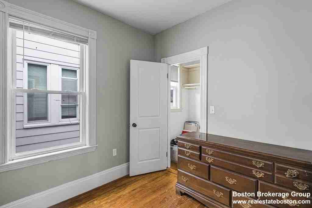 37 Harbor View St #3 - Photo 6 of 15