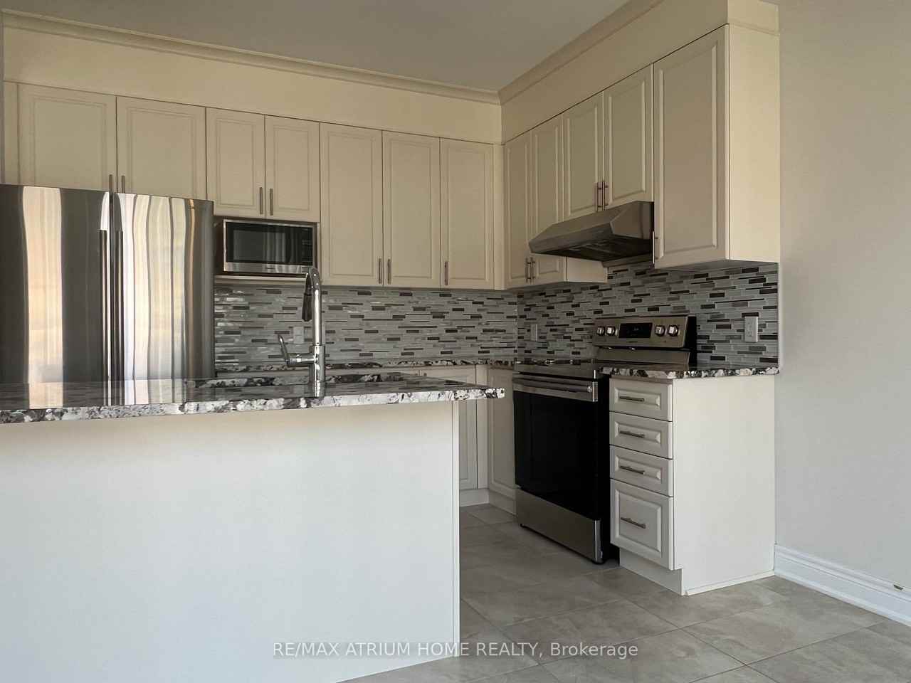 22 Mondial Crescent - Photo 2 of 8