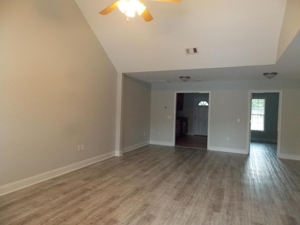 126 Lakeview Commons Dr - Photo 3 of 10