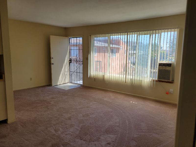 2240 W Dunlop St - Photo 2 of 12