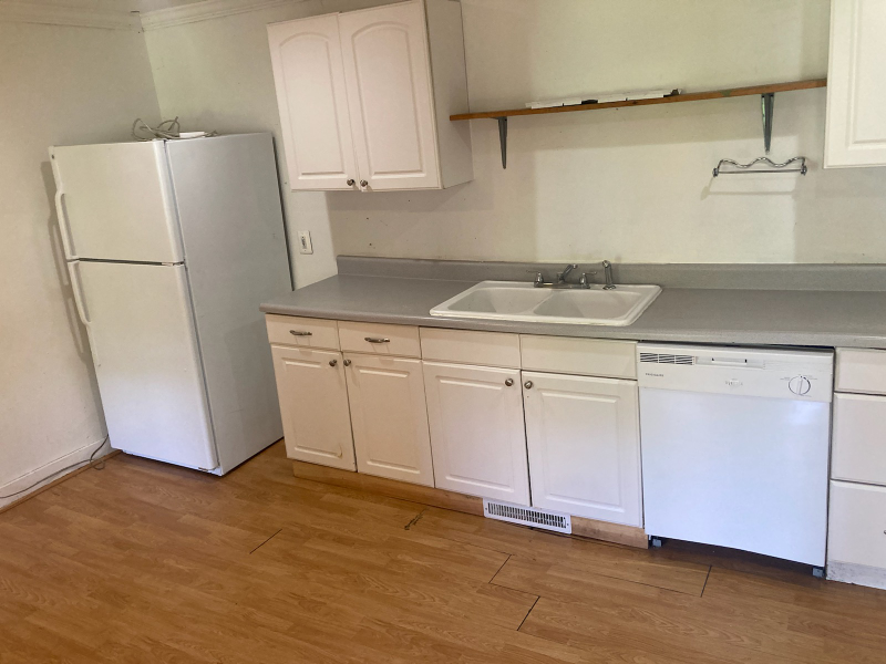 103 Windsor St - Photo 2 of 4