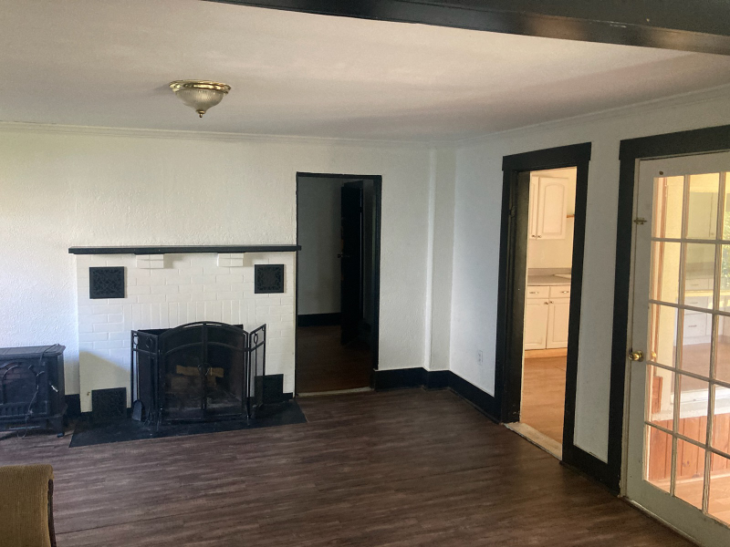 103 Windsor St - Photo 3 of 4