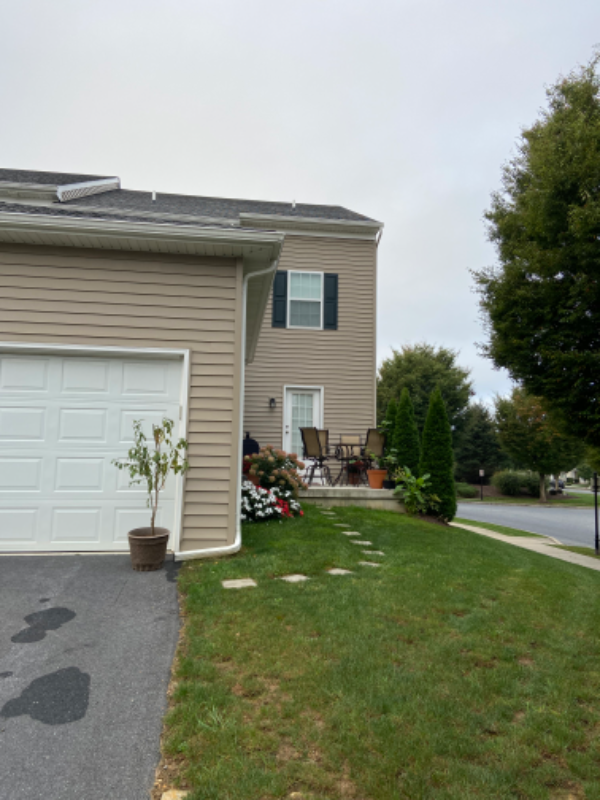 648 Brentwood Dr - Photo 2 of 31