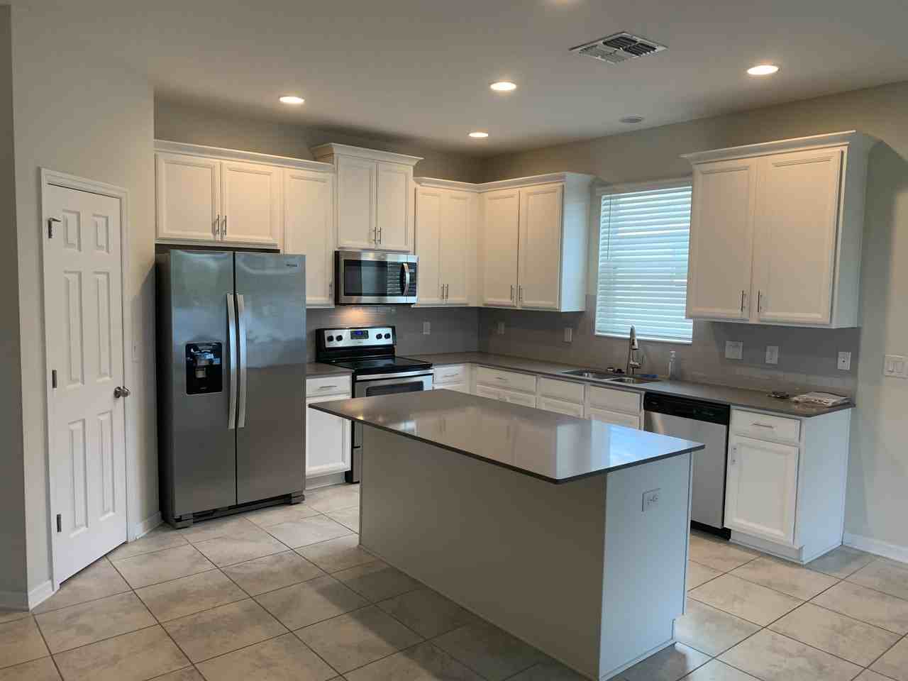 1786 Chatsworth Cir #1 - Photo 2 of 9