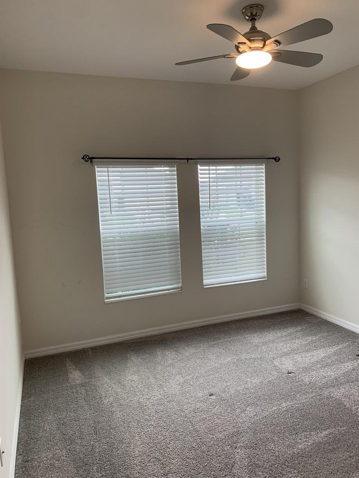 1786 Chatsworth Cir #1 - Photo 5 of 9